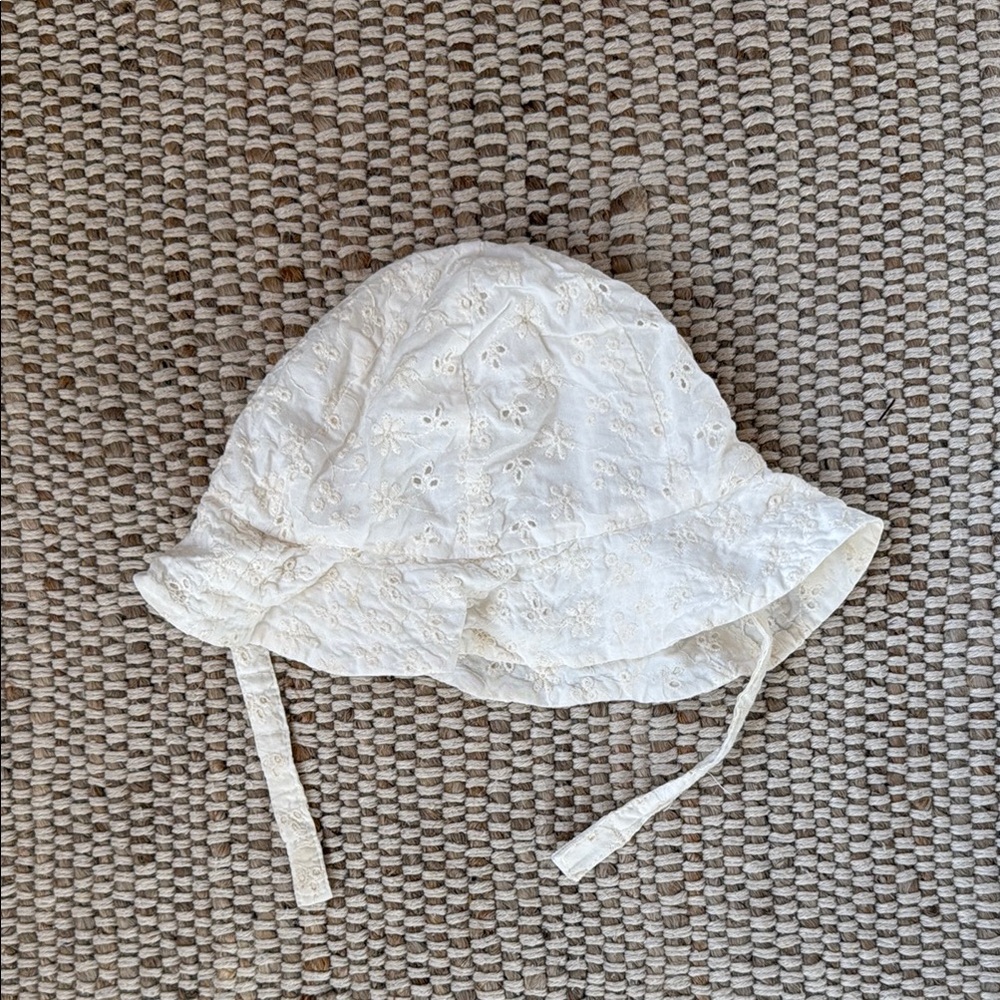 Zara White Eyelet Sun Hat 12m?